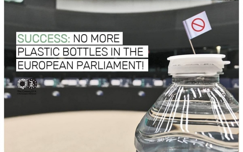 EP priėmė sprendimą uždrausti plastikinius vienkartinius vandens butelius Parlamento viduje